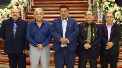 Roberto Palomo (vicepresidente), Luis López (vocal), Wilson Mejía (presidente-director actual del JTR), Héctor Rodríguez (vocal) y Eliseo Vallecillo Reyes (secretario), integrantes del Comité de Centenario de Fundación del JTR.