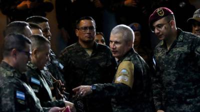 Roosevelt Hernández, jefe de las Fuerzas Armadas de Honduras, deberá de responder por las denuncias en su contra.