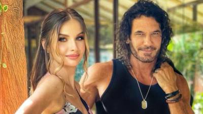 La modelo eslovaca Bronislava Gregušová confirmó públicamente que el proceso de divorcio con el actor cubano Mario Cimarro continúa en curso y reveló que un tribunal autorizó su traslado junto a su hija Briana a Eslovaquia, donde ambas iniciarán una nueva etapa de sus vidas.