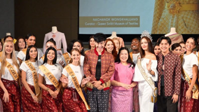 Miss Global 2026 vivió un fin de semana vibrante en Bangkok y Ratchaburi, donde las candidatas combinaron glamour, cultura y solidaridad. Entre ensayos, visitas turísticas y actividades sociales, las candidatas mostraron talento y compromiso en cada momento, preparando el camino hacia la gran final.