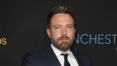 Ben Affleck descubrió que dar consejos amorosos a los hijos adolescentes y adultos jóvenes puede convertirse en un terreno complicado, especialmente cuando ellos conocen de sobra el historial sentimental de su padre. El actor relató entre risas cómo sus hijos aprovechan cualquier oportunidad para ponerlo en aprietos.