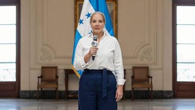 A partir del 27 de enero, una figura poco conocida asumirá un papel clave en la vida institucional del país: el cargo de primera dama de Honduras. Lissette Del Cid siempre ha estado lejos del ruido político, pero su historia personal y su trayectoria social comienzan ahora a despertar interés nacional. ¿Quiés es ella?