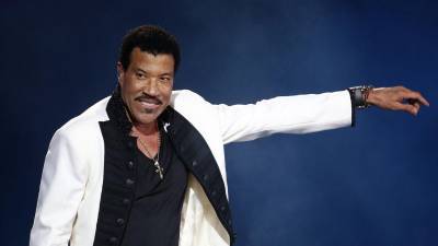 La salud de Lionel Richie se convirtió en tema de conversación entre sus millones de seguidores luego de que el legendario cantante estadounidense se viera obligado a interrumpir un concierto debido a un inesperado malestar físico durante el arranque de su nueva gira por Norteamérica.
