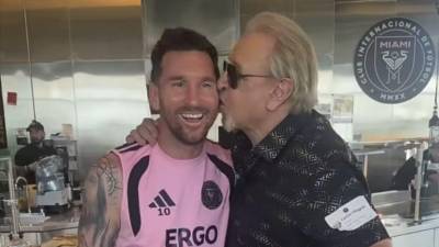 El actor mexicano Carlos Villagrán volvió a captar la atención del público tras compartir nuevos detalles de su encuentro con Lionel Messi, ocurrido recientemente durante una visita a las instalaciones del Inter Miami CF en Florida.
