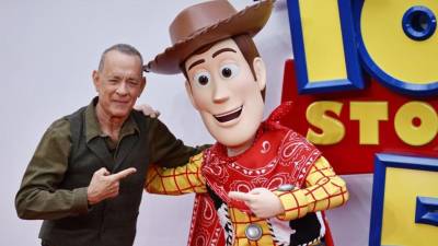Los protagonistas de Toy Story 5 y los actores que les dan voz en la versión original conquistaron este miércoles al público londinense durante la presentación de la quinta entrega de la franquicia animada de Disney Pixar, donde se proyectó un adelanto de 45 minutos de la película, que llegará a los cines en junio.