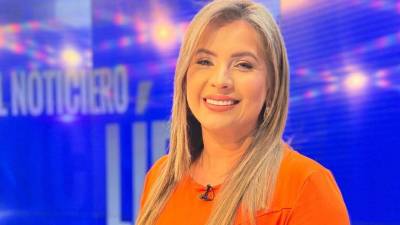 La presentadora hondureña Cristina Rodríguez anunció su retiro de la televisión tras 15 años de trayectoria en el informativo TN5 Estelar de Televicentro. Su decisión responde al interés de enfocarse en proyectos personales, especialmente en su restaurante “Mostaza”, lo que marca un giro en su carrera profesional.