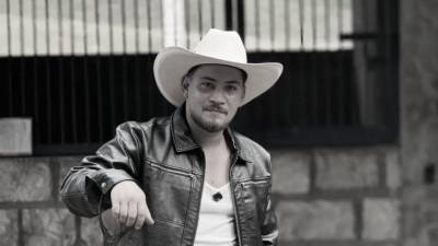 El creador de contenido hondureño Hernán Martínez, reconocido por su contenido en redes sociales, murió recientemente luego de permanecer varios días en condición delicada a causa de un accidente vial registrado en Tegucigalpa.