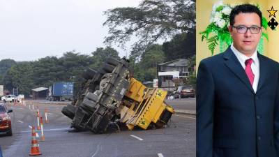 La grúa que ocasionó la muerte del ingeniero Miguel Venancio Madrid Raudales quedó volcada en la calle, mientras que su carro totalmente destruido.