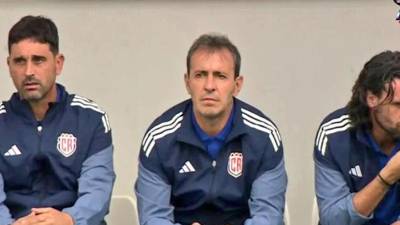 La cara de Fernando 'Bocha' Batista tras el cuarto gol de Irán contra Costa Rica en el amistoso.