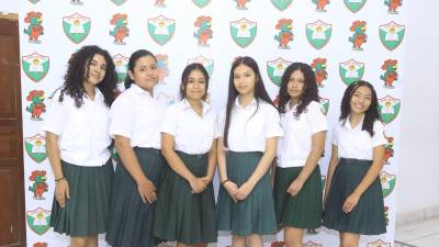 Seis brillantes jóvenes con disciplina, esfuerzo y dedicación se han convertido en el orgullo académico del Instituto Patria de La Lima al alcanzar índices entre el 99% y el 100%.