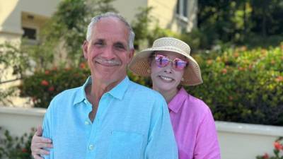 Nasry Asfura y Lissette del Cid han procreado tres hijas en sus cuarenta años de casados. El propio Asfura reveló recientemente que se conocieron el 24 de noviembre de 1984.