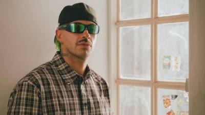 La historia de Feid, cuyo nombre real es Salomón Villada, es la de un artista que pasó de escribir canciones para otros a convertirse en uno de los líderes del reguetón global.