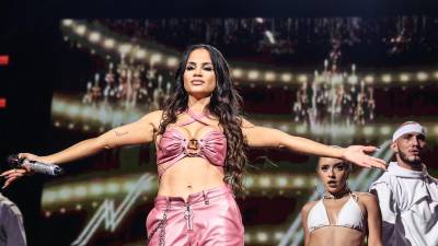 Este año la artista urbana Natti Natasha debutó en Coachella junto a Becky G y posteriormente presentó su más reciente sencillo, “La falta que me haces”, en la ceremonia de los Latin AMAs.