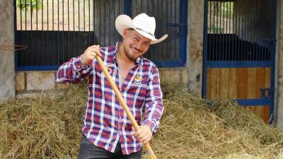 El estado de salud del tiktoker hondureño Hernán Martínez continúa siendo delicado tras el accidente de tránsito que sufrió esta semana en el anillo periférico de Tegucigalpa, según la información confirmada por sus familiares.