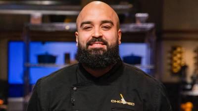Originario de la colonia Las Colinas, en Tegucigalpa, Bryan Girón emigró a Estados Unidos a los seis años junto a su familia. Con el tiempo, desarrolló una carrera culinaria marcada por la disciplina y la innovación gastronómica.