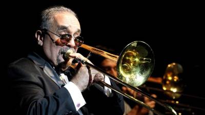La muerte este sábado de Willie Colón ha estremecido al mundo de la música latina. Compañeros de generación, colegas y figuras emblemáticas de la salsa despidieron al trombonista, productor y compositor con mensajes cargados de dolor y admiración, resaltando su legado como uno de los arquitectos del sonido que definió a toda una época.