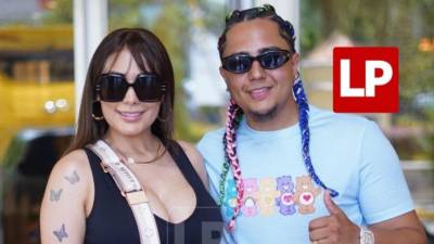 Elsa Oseguera y Davis Flow son dos figuras públicas hondureñas, ella se hizo conocida como periodista, reporteando en calle, para luego pasar a presentar, además de volverse creadora de contenido, mientras él comenzó su carrera como cantante, y ahora se desenvuelve, principalmente, como tiktoker.