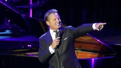 Luis Miguel ya se encuentra fuera de peligro. El reconocido cantante mexicano fue dado de alta del Hospital Mount Sinai de Manhattan, en Nueva York, luego de permanecer cerca de diez días bajo observación médica tras someterse a una intervención cardíaca que, según trascendió, era necesaria para preservar su salud.