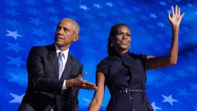 Fotografía de archivo del expresidente de Estados Unidos, Barack Obama, junto a su esposa Michelle, durante un acto público, en Chicago, Estados Unidos.