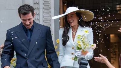 Dua Lipa y Callum Turner continúan acaparando titulares tras celebrar por todo lo alto su matrimonio en Sicilia. Luego de una ceremonia íntima realizada el pasado 31 de mayo en Londres, la pareja reunió a familiares, amigos y celebridades en una espectacular celebración desarrollada en las afueras de Palermo.