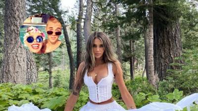 La modelo y diseñadora australiana Sahara Ray falleció a los 34 años, nueve meses después de convertirse en madre por primera vez. La noticia fue confirmada por su familia al medio estadounidense TMZ el 19 de octubre, y volvió a despertar interés por la vida de la influencer, quien alcanzó notoriedad internacional en 2016 tras ser relacionada sentimentalmente con el cantante Justin Bieber.