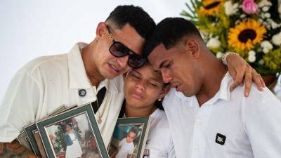 No es nada fácil, dijo a EFE Leonardo Suárez, un venezolano que despidió este viernes a su madre, su esposa, sus dos hijas y un sobrino, así como a la abuela de su mujer, víctimas de los devastadores terremotos del pasado 24 de junio que dejaron al menos 2.645 muertos y 12.666 heridos.