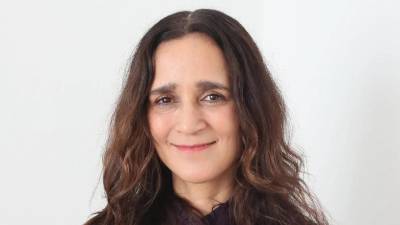 Lo que pretendía convertirse en un mensaje de inspiración rumbo al Mundial 2026 terminó provocando una de las discusiones más intensas de las últimas semanas en redes sociales. Julieta Venegas, una de las voces más reconocidas de la música en español, se encuentra en el centro de la conversación tras el lanzamiento de La niña futbolista, una canción impulsada dentro de las actividades culturales relacionadas con la próxima Copa del Mundo.