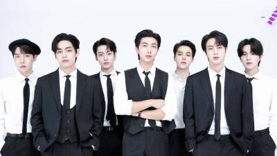 El grupo surcoreano BTS sorprendió a sus seguidoras al revelar un obsequio exclusivo para quienes cuentan con la membresía Gold de la plataforma Weverse. El regalo, entregado en la víspera de Año Nuevo, incluyó un saludo personalizado de los siete integrantes y una imagen enigmática que ha desatado múltiples teorías dentro de la comunidad ARMY.