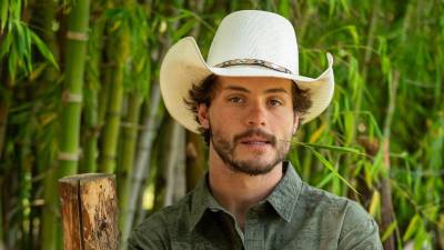 En los últimos meses, un nombre ha comenzado a resonar con fuerza entre los seguidores de las telenovelas y el público digital: Graco Sendel, joven actor que está consolidándose como una de las nuevas figuras de la televisión mexicana gracias a su energía, presencia escénica y carisma frente a la cámara.