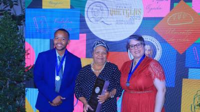 Mauricio Isaí Fernández de la Asociación Semillas Triunfadoras, Zoila Lagos de la Asociación de Apoyo Mutuo entre Mujeres (Apomuh) y Sandra Bastidas de Casa Taller Sindamanoy.