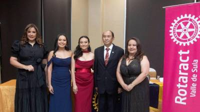 Ruth Arita, Camila, Andrea, José Luis y Doris Muñoz