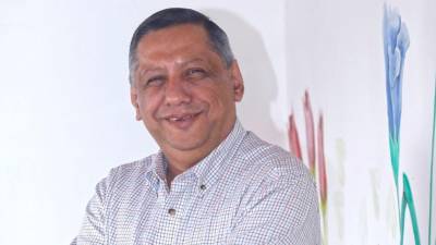 El periodismo hondureño y el ámbito académico atraviesan un momento de profundo dolor tras confirmarse el fallecimiento del reconocido periodista y docente René Orlando Gavarrete, ocurrido la mañana de este martes 10 de febrero. Su repentina partida ha generado conmoción entre colegas, estudiantes y exalumnos que lo recuerdan como un profesional íntegro y un maestro ejemplar.