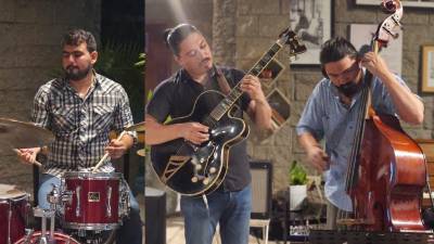 Músicos de Jazz Guitar Trio, que deleitaron a los presentes con varias piezas musicales.
