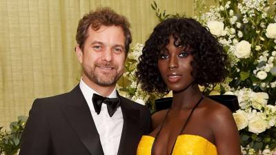 Joshua Jackson y su esposa Jodie Turner-Smith.