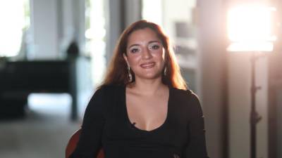 La hija de Diego Armando Maradona, Jana Maradona, posa durante una entrevista con EFE el 10 de diciembre de 2025 en Buenos Aires (Argentina).