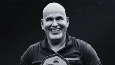 Fue el único que agarró al equipo cuando nadie lo quería. Amaba al equipo tanto que puso en riesgo su empresa Llegaba al estadio, abría los portones, servía los refresco, saludaba a todos los aficionados. Amaba a Marathón. Todas esas frases la pudo decir un grande como Berríos y sí las dijo, pero también las repetían las personas que conocían a Orinson Amaya, el presidente de Marathón que este lunes 1 de diciembre perdió la vida producto de un infarto. Repasemos su historia, sus anécdotas y hasta sus últimos minutos de vida, en una declaración de primera mano.