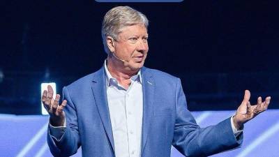 Robert Morris, el fundador de una de las iglesias evangélicas más grandes de Estados Unidos, Gateway Church, y guía espiritual del presidente Donald Trump, pagará una condena de seis meses de cárcel por el abuso de una menor de edad en la década de los 80.
