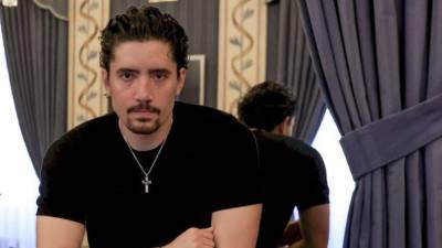 La salud de Alex Fernández generó preocupación entre sus seguidores después de que el cantante fuera hospitalizado de emergencia y cancelara su presentación programada para el 15 de septiembre en Culiacán, Sinaloa, como parte de los festejos por el Grito de Independencia de México.