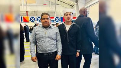 La detención de un inmigrante nicaragüense en Florida ha generado preocupación entre sus familiares, luego de que agentes del Servicio de Inmigración y Control de Aduanas (ICE) arrestaran a Luis Manuel Avilés Roa, padre de un marinero hispano desplegado en Medio Oriente a bordo del portaaviones USS Abraham Lincoln.