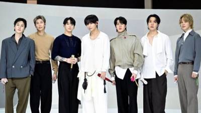 El álbum de regreso de la icónica banda de K-pop BTS, Arirang, debutó en la cima de la lista Billboard, logrando el mejor desempeño de un grupo en más de una década y posicionándose como uno de los mayores éxitos comerciales recientes, tras los récords de Taylor Swift.