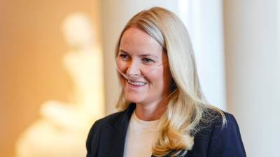La princesa heredera de Noruega, Mette Marit, con asistencia respiratoria el pasado 10 de abril durante una recepción en Oslo.