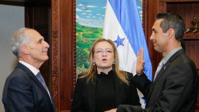 El presidente Nasry Asfura juramentó este sábado a un grupo de funcionarios que asumirán roles estratégicos.