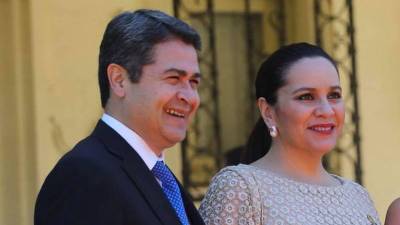 Ana García, esposa del expresidente hondureño Juan Orlando Hernández, indultado por el presidente estadounidense, Donald Trump, y liberado durante las últimas horas, reveló detalles sobre el futuro del exmandatario condenado por cargos de narcotráfico y armas en Estados Unidos.