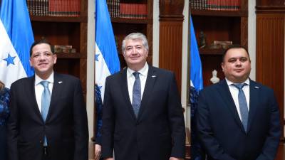 En Casa Presidencial se oficializaron los nombramientos que conforman el gabinete del presidente Nasry Asfura. A continuación, conozca quiénes son los funcionarios clave que integrarán su equipo de Gobierno.