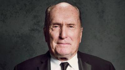 Nueva York, 16 feb (EFE).- Robert Duvall, fallecido el domingo 15 de febrero a los 95 años, fue un actor que amó su oficio a lo largo de sus seis décadas en activo, una pasión que se evidencia en papeles icónicos como el del 'consigliere' de 'El Padrino' o el teniente coronel Bill Kilgore de 'Apocalypse Now', celebrada hoy por admiradores de todo el mundo.