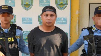 La Policía Nacional, a través de la Unidad Metropolitana de Policía #7 (UMEP-7), reportó la detención de un individuo vinculado al delito de tráfico de drogas durante un operativo ejecutado en la colonia San Carlos de Sula, a pocos metros del Instituto José Trinidad Reyes.
