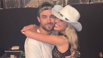 Kate Cassidy, quien fue pareja de Liam Payne hasta la muerte del cantante en octubre de 2024, compartió una reflexión sobre su proceso de duelo y reveló que ha comenzado a salir nuevamente con otras personas. A dos años de la pérdida del exintegrante de One Direction, la creadora de contenido aseguró que está aprendiendo a convivir con el dolor mientras recupera su bienestar emocional.