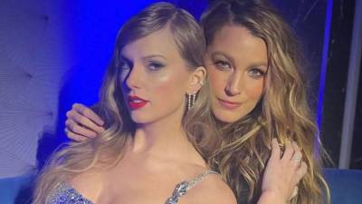 La cantante Taylor Swift habría insultado al actor y director Justin Baldoni en un mensaje de texto enviado a la actriz Blake Lively, según documentos judiciales revelados el martes.El equipo legal de Baldoni sostiene que Lively pidió a Swift que firmara una versión revisada del guion de It Ends With Us previamente, en un momento en el que la cantante se dirigía a la casa de la actriz, donde también se encontraba el propio director. De acuerdo con esa versión, Swift habría accedido, respondiendo: ¡Haría lo que fuera por ti!.