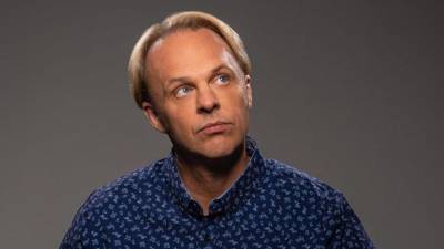 El escritor y divulgador de fenómenos paranormales David Wilcock, ampliamente conocido por su actividad en plataformas digitales, falleció a los 53 años, de acuerdo con reportes difundidos el miércoles 22 de abril.