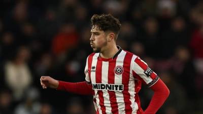 Sorpresa: Futbolista revela que se convertirá en papá y la madre de su hijo es la hija de su entrenador.